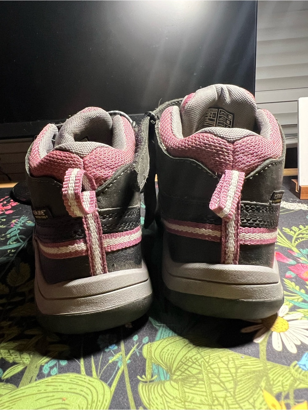 Keen Lace-Up Outdoor Sneakers in Pink and Black size 11 kids - Picture 3 of 5